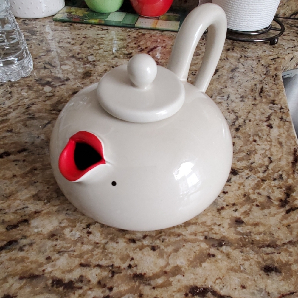 Tea pot